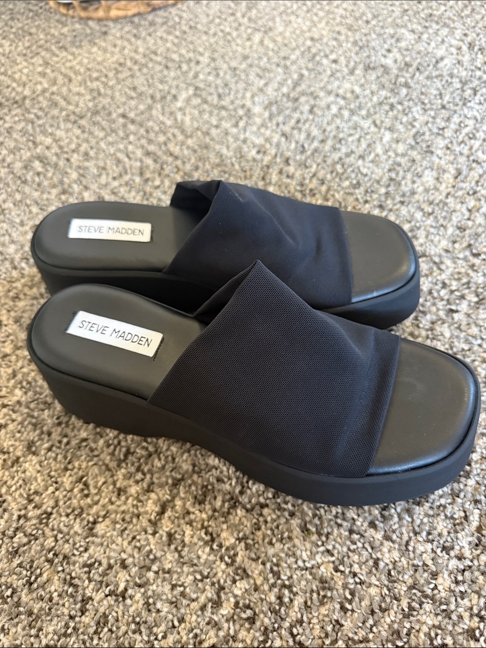 Steve Madden Women's platform Black Sandals